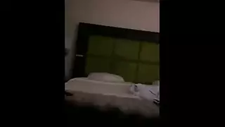 ثنائي جامعي إباحي: مص قضيب مزدوج وجنس صريح
