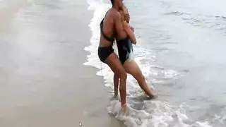 حركة إكس إكس إكس في دورة المياه العامة