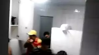 متعة مزدوجة: مص قضيب وعبادة ثدي