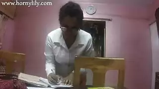 حصان قزم يخضع لإيلاج مزدوج