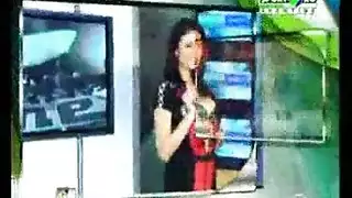 ميا تأخذ قضيبًا سميكًا بعمق