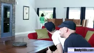 ينيكها بينما هي تتمرن