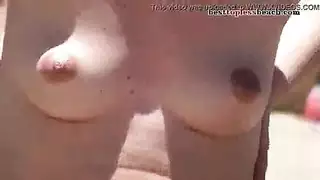 مؤخرة مرنة كبيرة تحصل على تمرين شرجي قاس