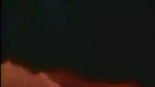 رجال ذوو أعضاء كبيرة يضربون بنات سودانيات في جماع جماعي