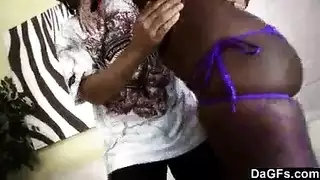 قضيب أسود كبير يضرب بقوة ويقذف في الداخل
