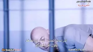 إباحية خلف القضبان: ترويض كس السجينة الشقية المبلول