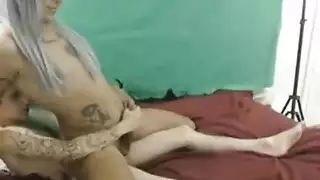 تلاته بنات و اتنين زنوج ولعب بي اتزلج