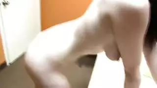 إباحية بهيمية: كلب يركب ويضرب فتاة
