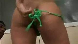 نيك أكبر مؤخرة وكس سمينات