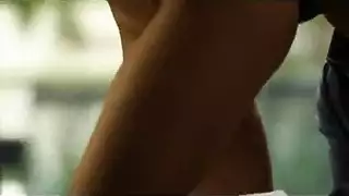 كس هيفا يتمدد ويمتلئ في اختراق مزدوج