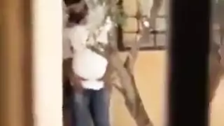 إباحية شوارع: عاهرة محجبة تأخذ قذف داخلي من حبيبها