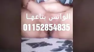 كس حلو، أنات عالية: عاهرة عربية في مشهد إباحي عنيف
