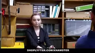 إباحية على مكتب الأمن: الحارس يمارس الجنس مع مراهقة تم القبض عليها في مشهد عنيف