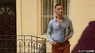 شقراء مثارة تتوسل للإيلاج المزدوج عند الفجر