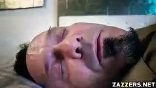 قضيب ضخم يدمر العاهرة الشبقية في فعل خشن إكس إكس إكس