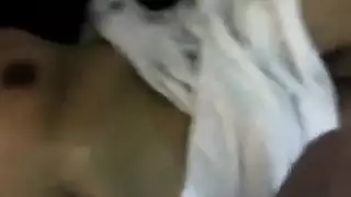 الجميلة النائمة تمتلئ كسها بعد مص قوي