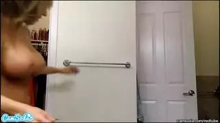 زلق عندما يكون مبللاً: بورن في الحمام