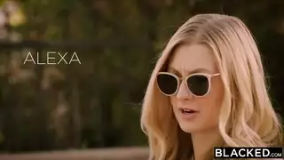 مهبل أبيض يلتقي بقضيب أسود كبير في علاقة جنسية جماعية