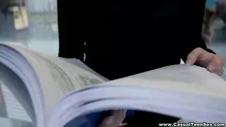 جميلة مستثارة تتوسل من أجل قضيب