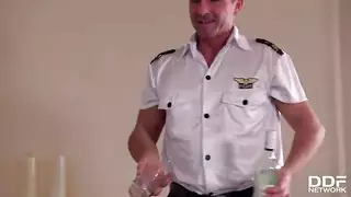 علاقة جنسية جماعية متعددة الأعراق مع قذف السائل المنوي على الوجه مع أنيسا كيت وفتيات مينديز