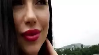 وضعية كلابية قاسية في الطبيعة: العاهرة الروسية تصرخ