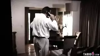 رجل ينام