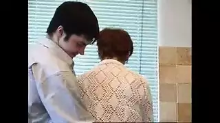 الأم تقترب من أبنها الجديد سكسس محارم