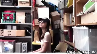 هذه العاهات اليائسات ستفعلن أي شيء من أجل ضربة جنسية قاسية