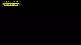 الأرنب الثلجي تأخذ بي بي سي من صديق أخيها في مقطع بورن