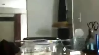 حارس يضبط نساء بريطانيات يستمنين بمشاهدة مقاطع إباحية