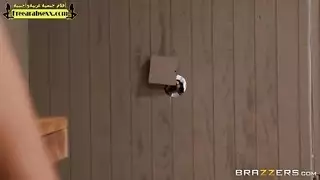 كريستينا شانون في جاسوس الساونا: ماراثون برازرز إكس إكس إكس