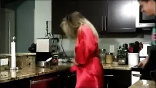 خيال زوجة الأب شريط جنس صريح