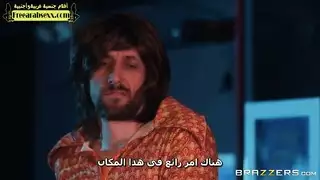 رقصة إباحية لباربي مع شقيقين مثارين