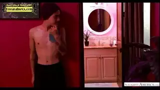 جلسة إباحية لزوجة الأب مع تلميذ