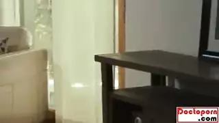 شاب مرهك ىويدعك زبو واختة تنظر إلى