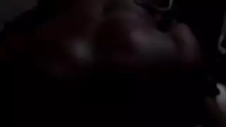 أزواج مثارون يصورون مشهدهم الإباحي الأول معًا