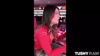 العاهرة الصغيرة تتوق للاختراق المزدوج إكس إكس إكس