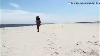 جاكي بليس تضاجع والد أفضل صديق لها ، بدلاً من صديقها ، أثناء الثلاثي غير الرسمي