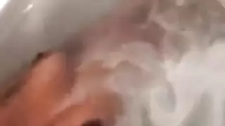 مجموعة من المثليات تمارس الجنس في الساونا