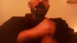 شقراء مدخنة تحصل على ضرب أنابيب شامل