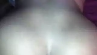 فتاة هاوية فضولية تحاول مص قضيب أسود ضخم لأول مرة
