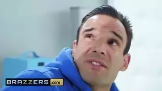 مشهد إباحي جامح لأم مصرية ناضجة مع فحل شاب