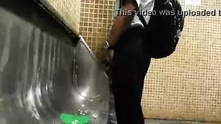 زب أسود يهيمن على المشهد