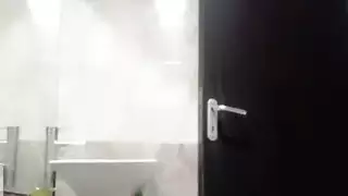 العاهرة المصرية سما مغطاة بالسائل المنوي
