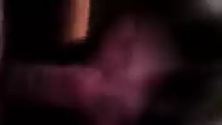 صدر كبير أبيض مثل الثلج في مشهد إباحي عنيف