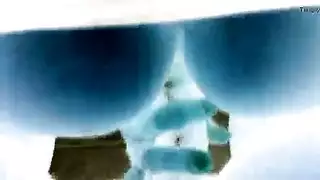 أب يحوي بنته وهي نايم