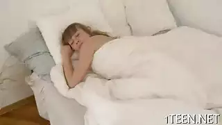 سيطرة داكنة: جعل كسها ينزف من النكاح