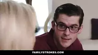 تترجى أخوها يأخذ عذريتها ويقذف بكسها مترجم