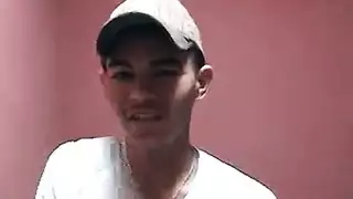 زوج يرضع من ثدي زوجته ساخن سكس