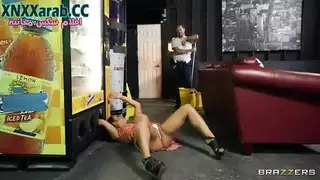 ضخ متواصل للكس: حفلة نيك بإكس إكس إكس وماكينة
